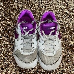 Used kids Nike air max size 13.5